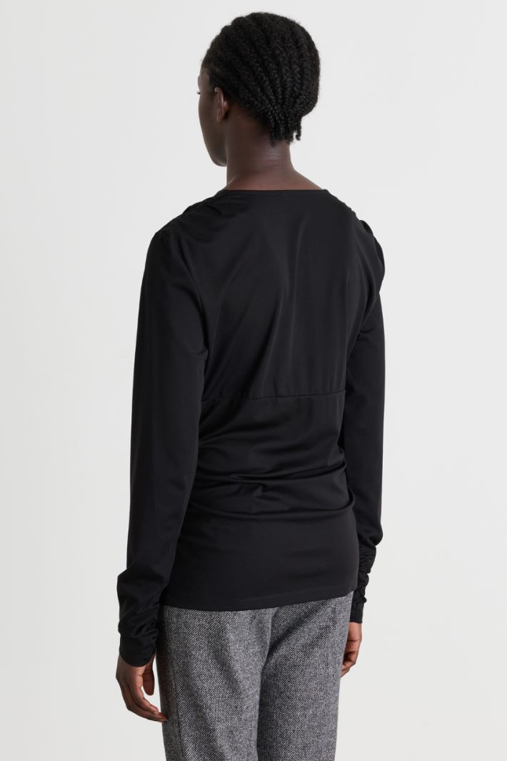 Wide V-neck top - BLACK - Intrend - 4
