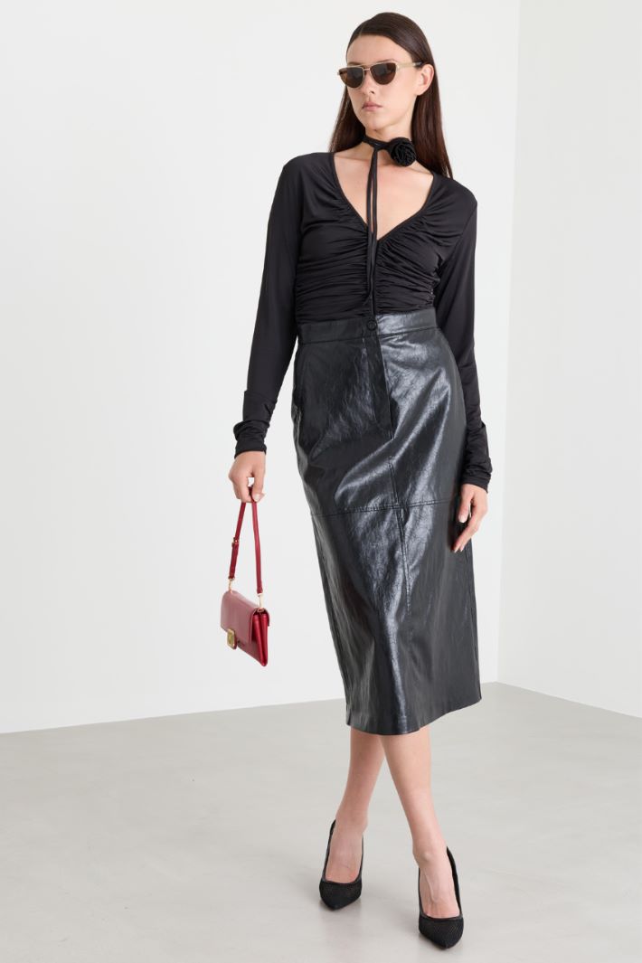 Top con scollo a V - NERO - Intrend