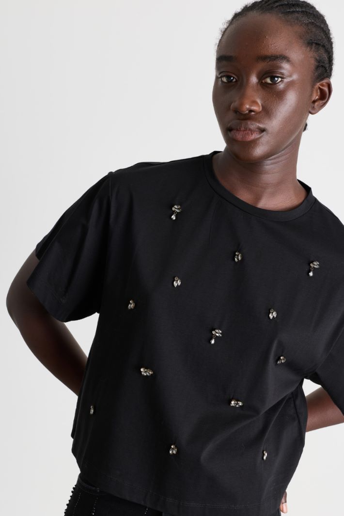 Crystal-embellished crop T-shirt - BLACK - Intrend - 3