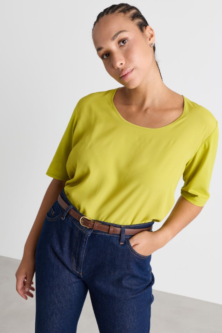 T-shirt con piccoli spacchi - VERDE - Intrend - 2