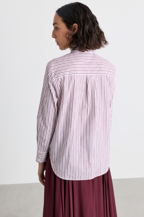 Camicia stretch con fondo asimmetrico