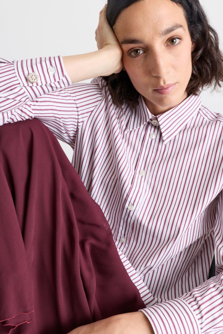 Stretch Shirt with Asymmetric Hem - BORDEAUX - Intrend - 3
