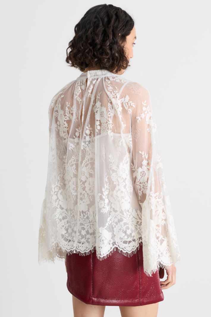 Blusa in pizzo chantilly smerlato - BIANCO - Intrend - 4