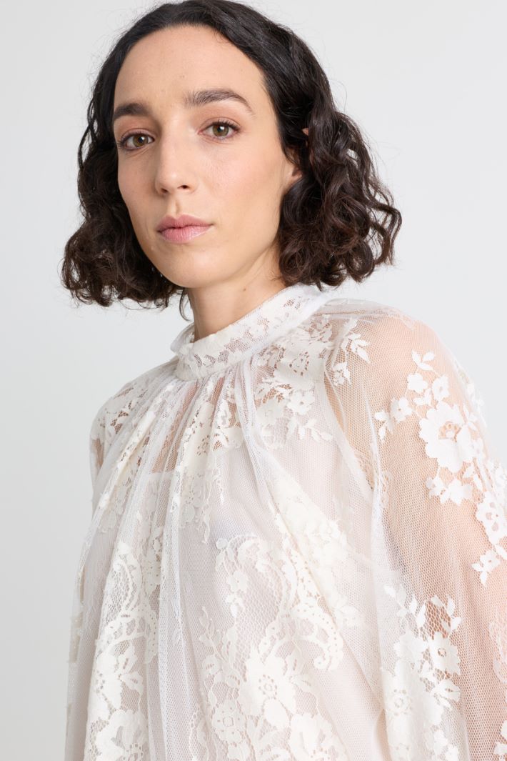 Blusa in pizzo chantilly smerlato - BIANCO - Intrend - 3