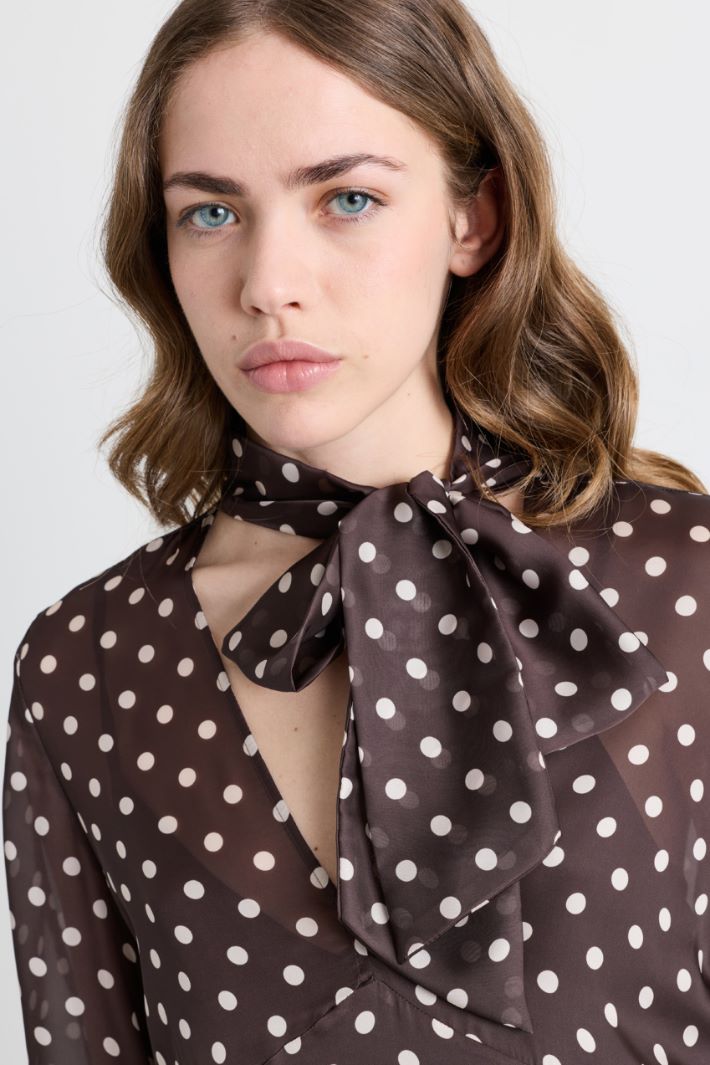 Polka-dot satin dress - BROWN - Intrend - 3