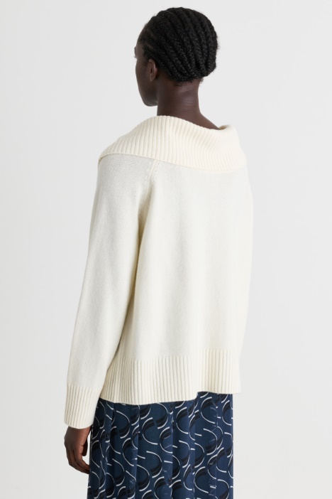 Maglia off-shoulder in lana