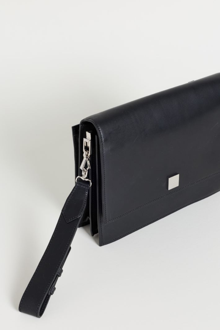 Leather Crossbody Bag - BLACK - Intrend - 4