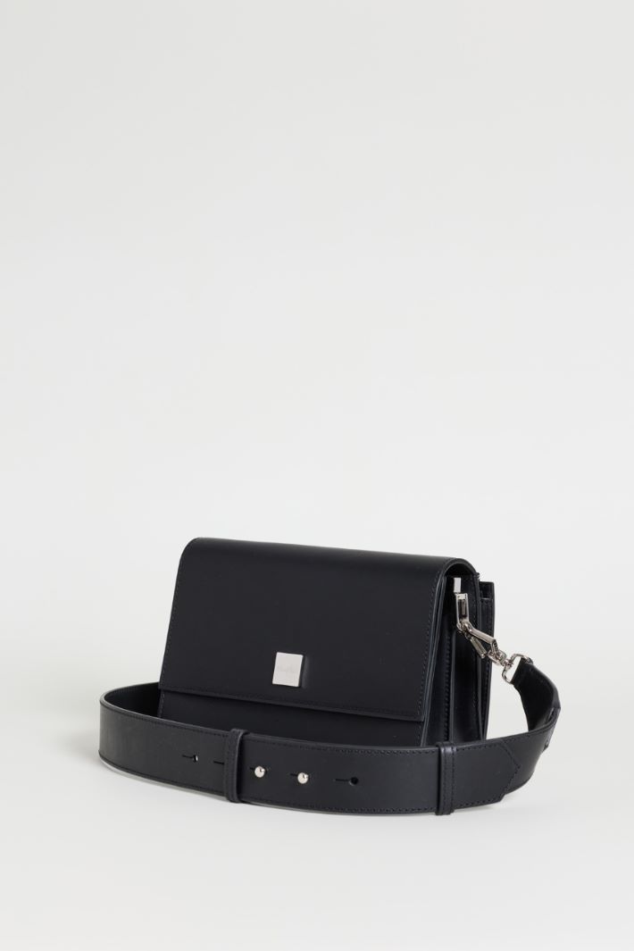 Small leather crossbody bag - BLACK - Intrend - 2