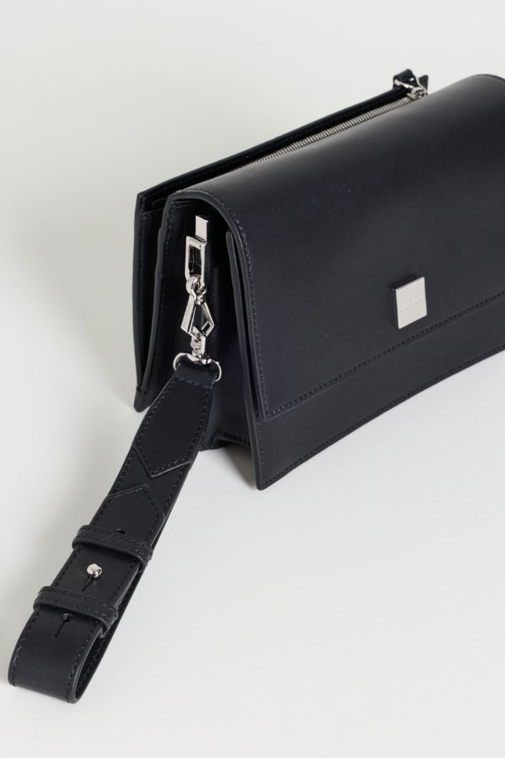 Small leather crossbody bag - BLACK - Intrend - 4