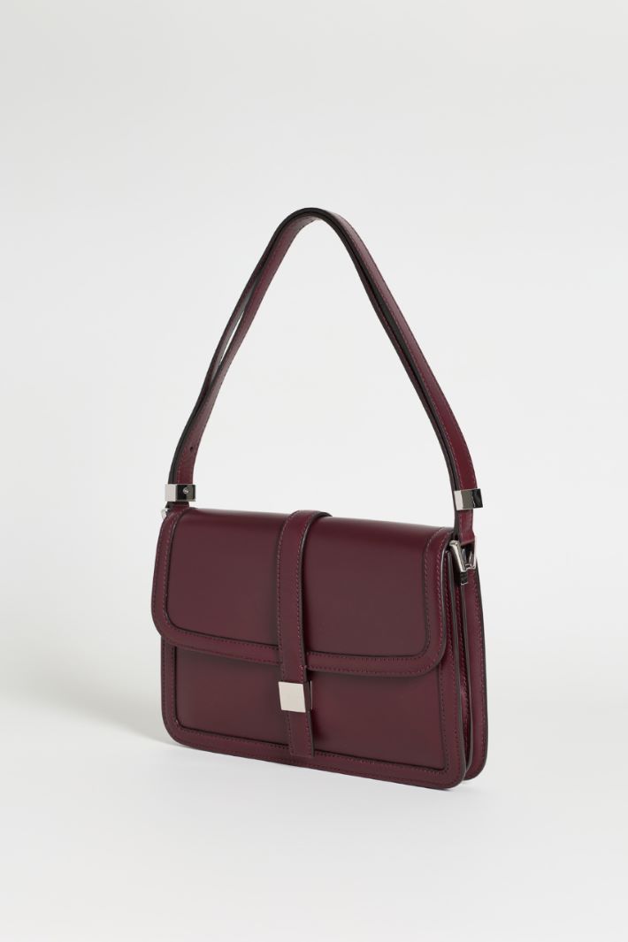 Smooth leather handbag - BORDEAUX - Intrend - 2