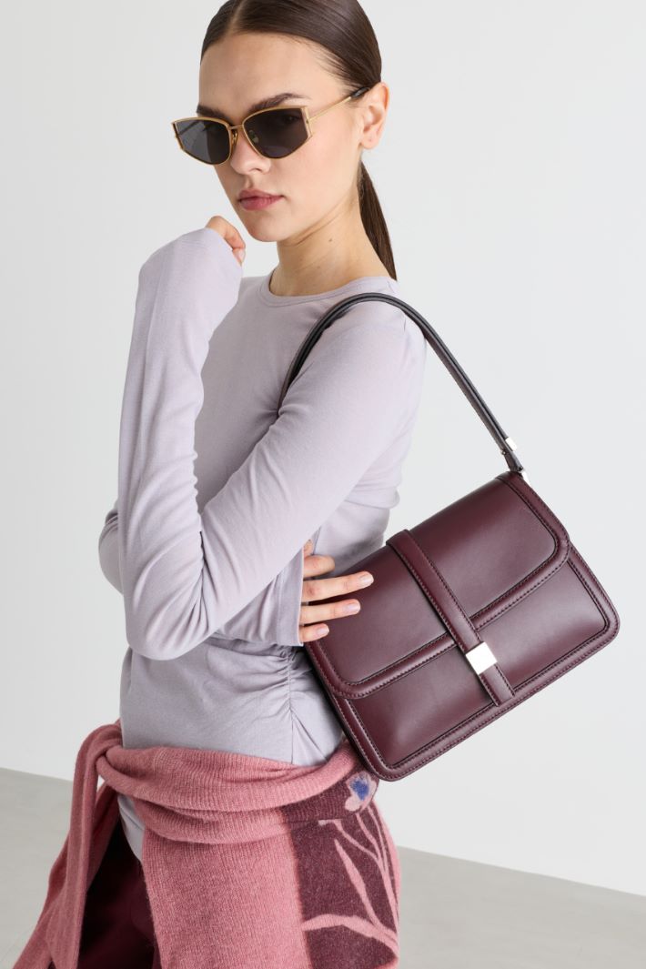Smooth leather handbag - BORDEAUX - Intrend - 5