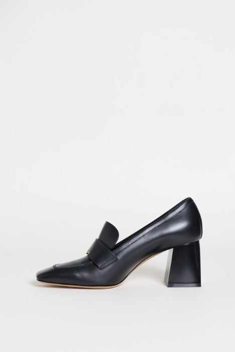 Mocassino con tacco in pelle