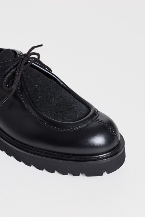 Scarpa stringata in pelle