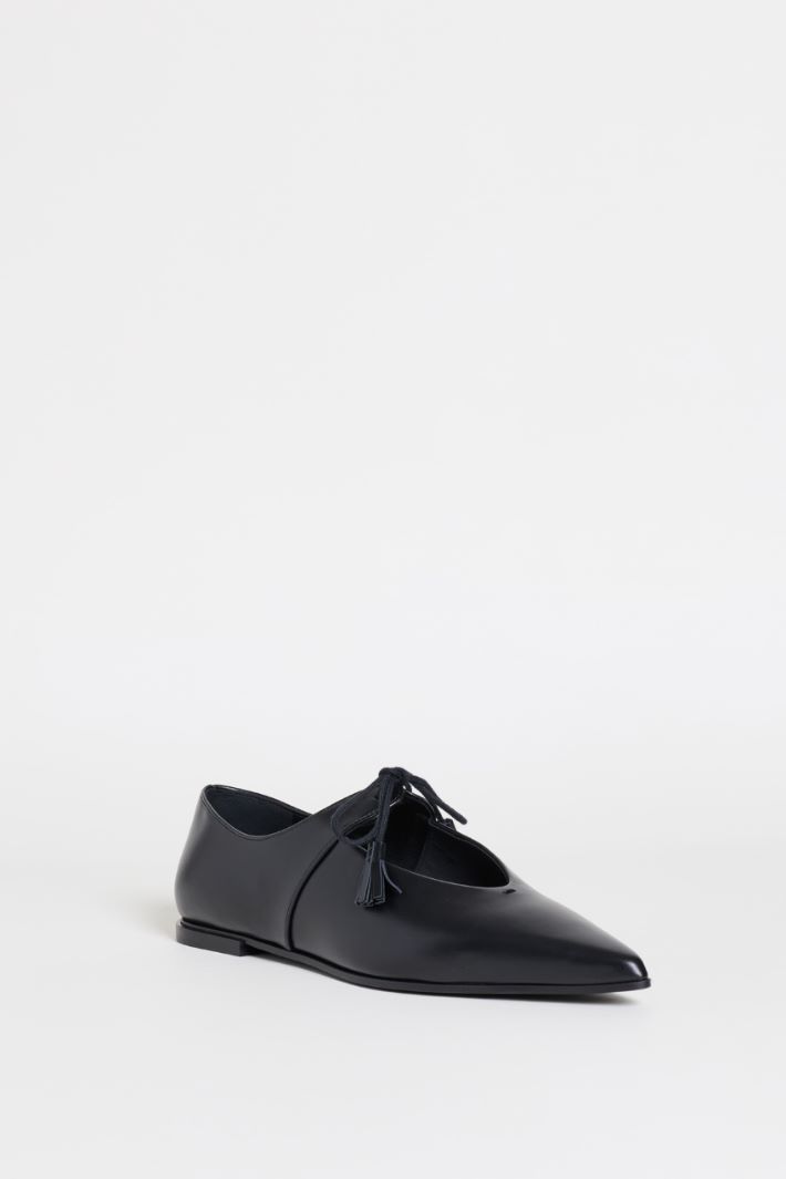 Smooth leather lace-up ballet flats - BLACK - Intrend - 2