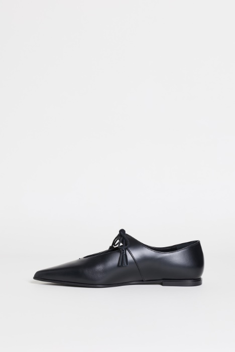 Ballerine con lacci in pelle liscia