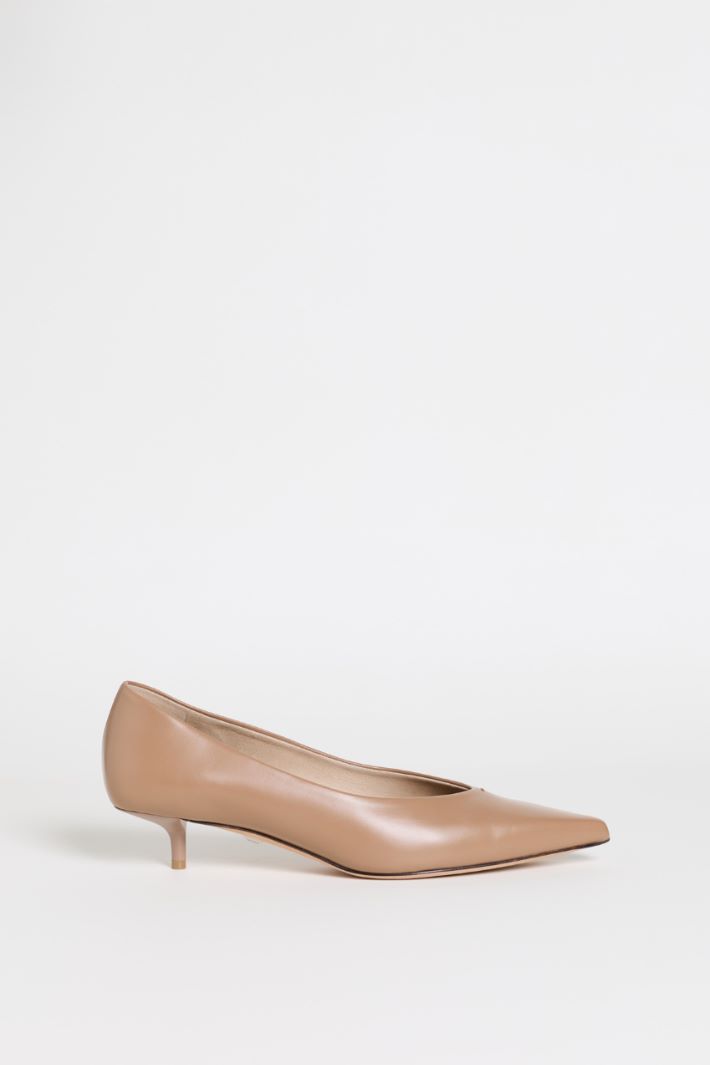 Leather kitten-heel pumps - CAMEL - Intrend