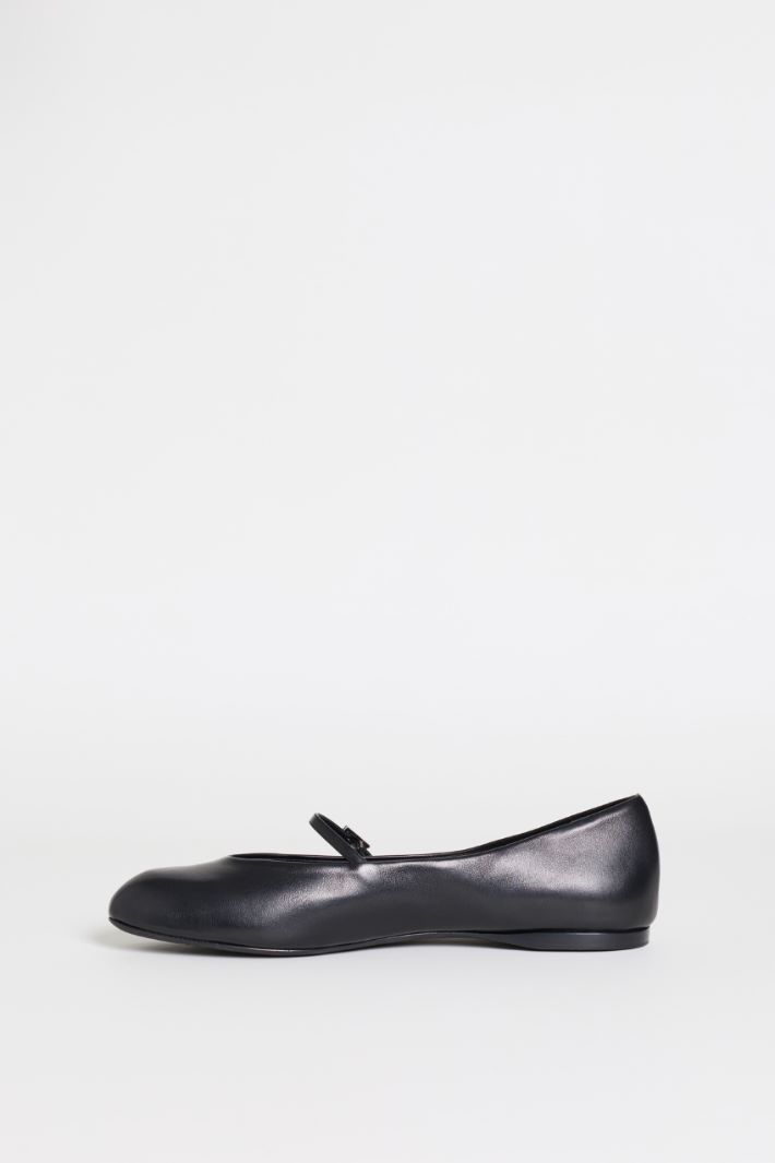Leather ballet pumps with strap - BLACK - Intrend - 3