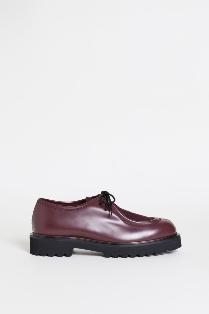 Polished leather lace-ups - BORDEAUX - Intrend