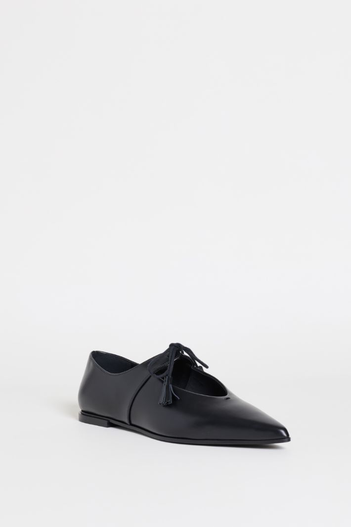 Smooth leather lace-up ballet flats - BLACK - Intrend - 2