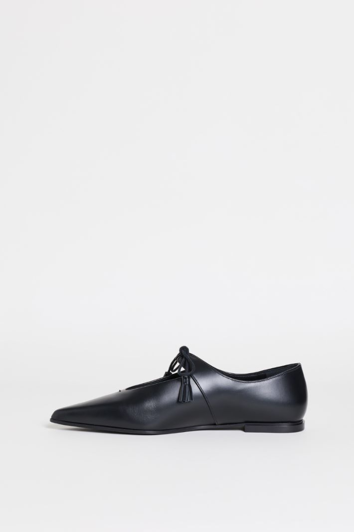 Smooth leather lace-up ballet flats - BLACK - Intrend - 3