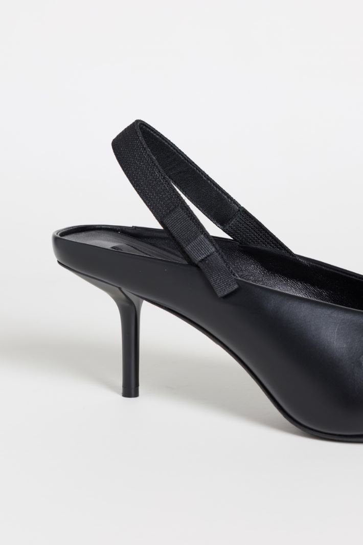 Leather Court Shoes with Strap Detail - BLACK - Intrend - 4