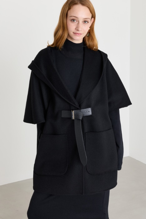 Cappa in drap di puro cammello con cintura in pelle