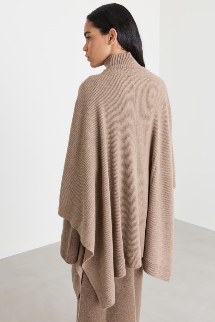 Cashmere cape - CAMEL - Intrend - 2