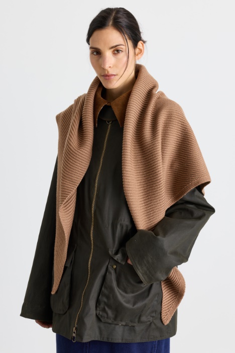 Oversized triangular shawl - Intrend