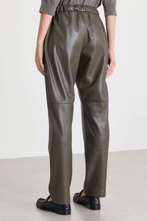 Pantalone carrot in jersey spalmato