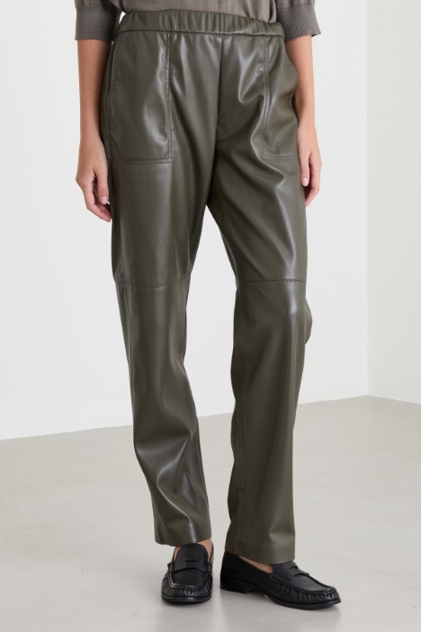 Pantalone carrot in jersey spalmato