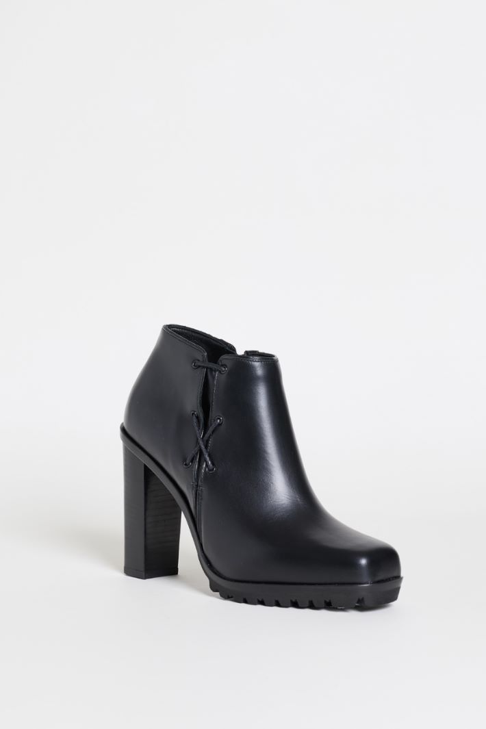 Leather Ankle Boot with Side Lacing - BLACK - Intrend - 2