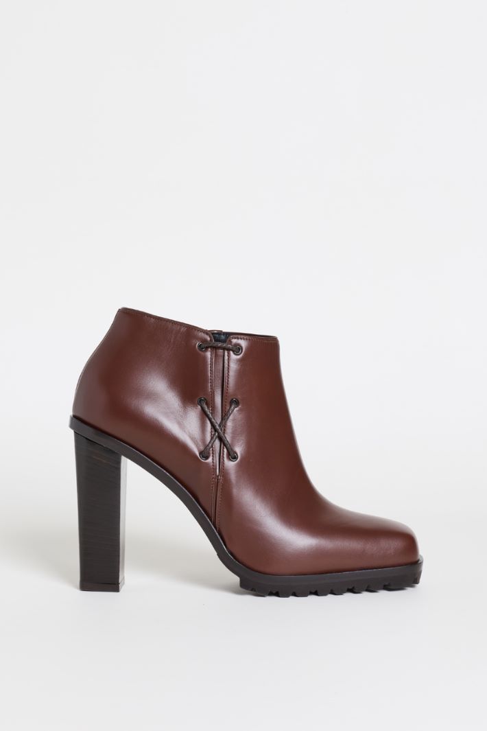 Leather Ankle Boot with Side Lacing - BROWN - Intrend