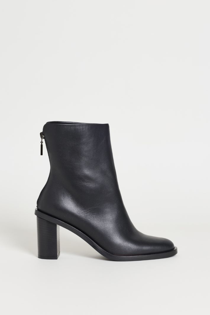 Leather ankle boot with zip - BLACK - Intrend