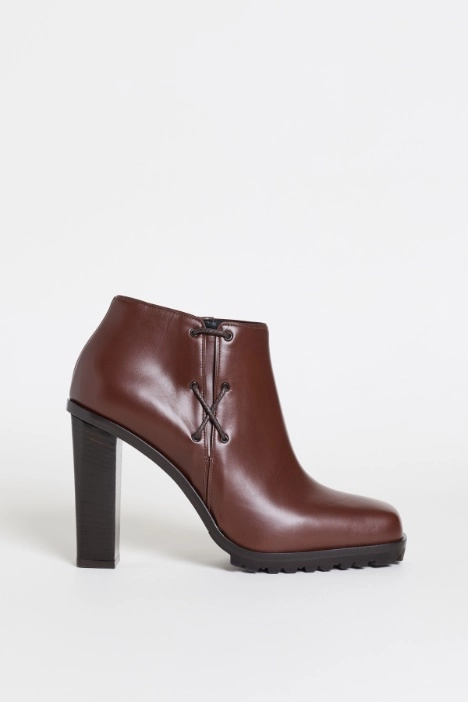 Side lace-up ankle boots - Intrend