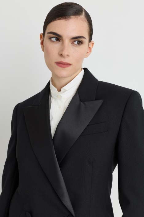 Blazer smoking in lana