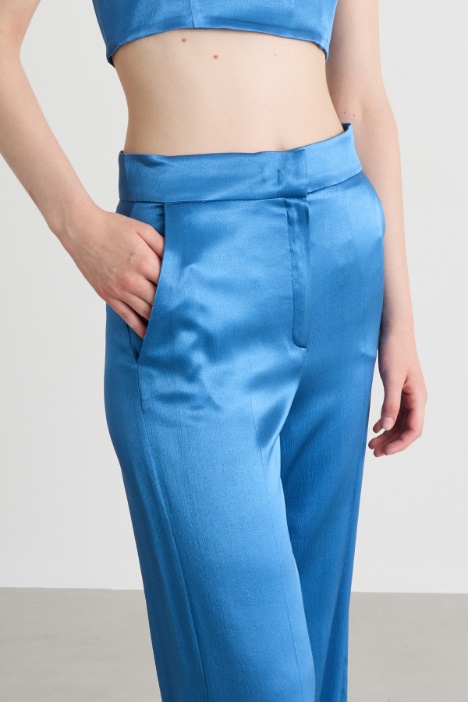 Completo tre pezzi in raso stretch