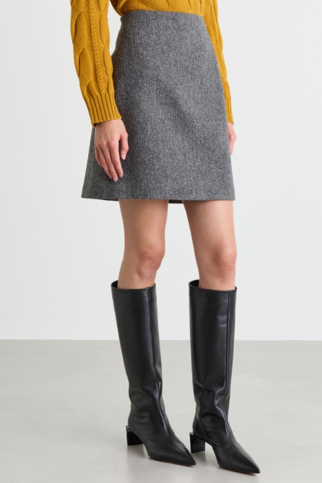 Gonna corta con fantasia chevron