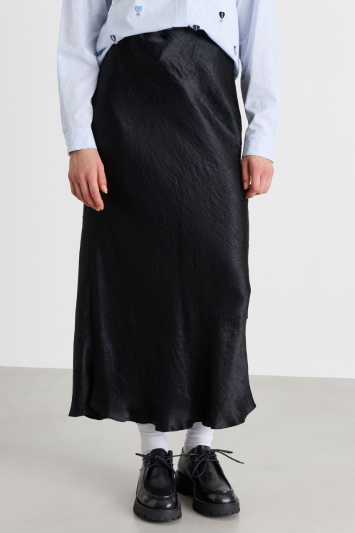 Crinkle satin skirt - BLACK - Intrend - 2