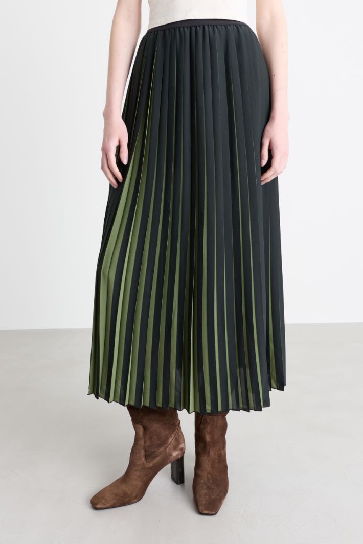 Printed plissé jersey skirt - BLACK GREEN - Intrend - 2