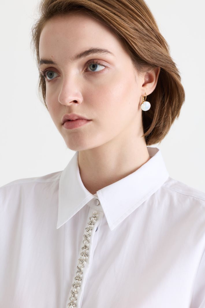 Poplin shirt with pearl and rhinestone trim - WHITE - Intrend - 3