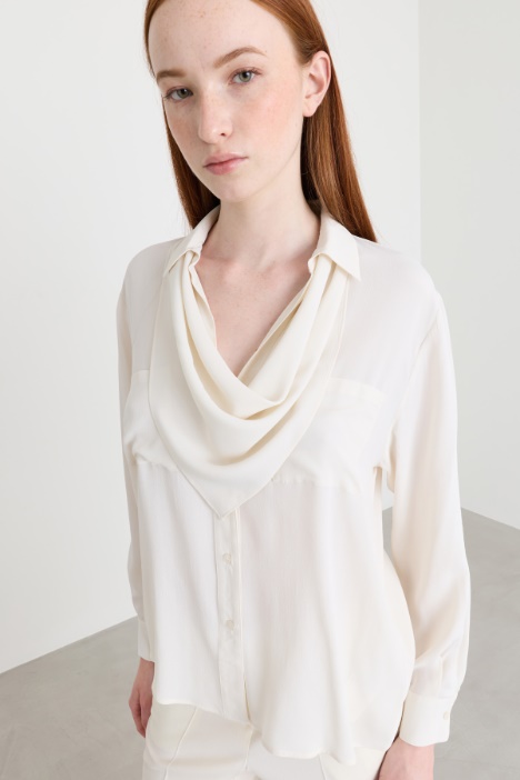 Camicia con foulard