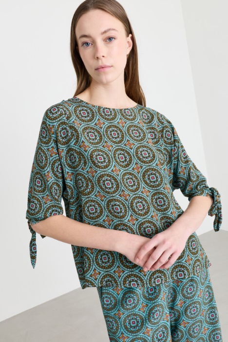 Blusa girocollo in crepe de chine