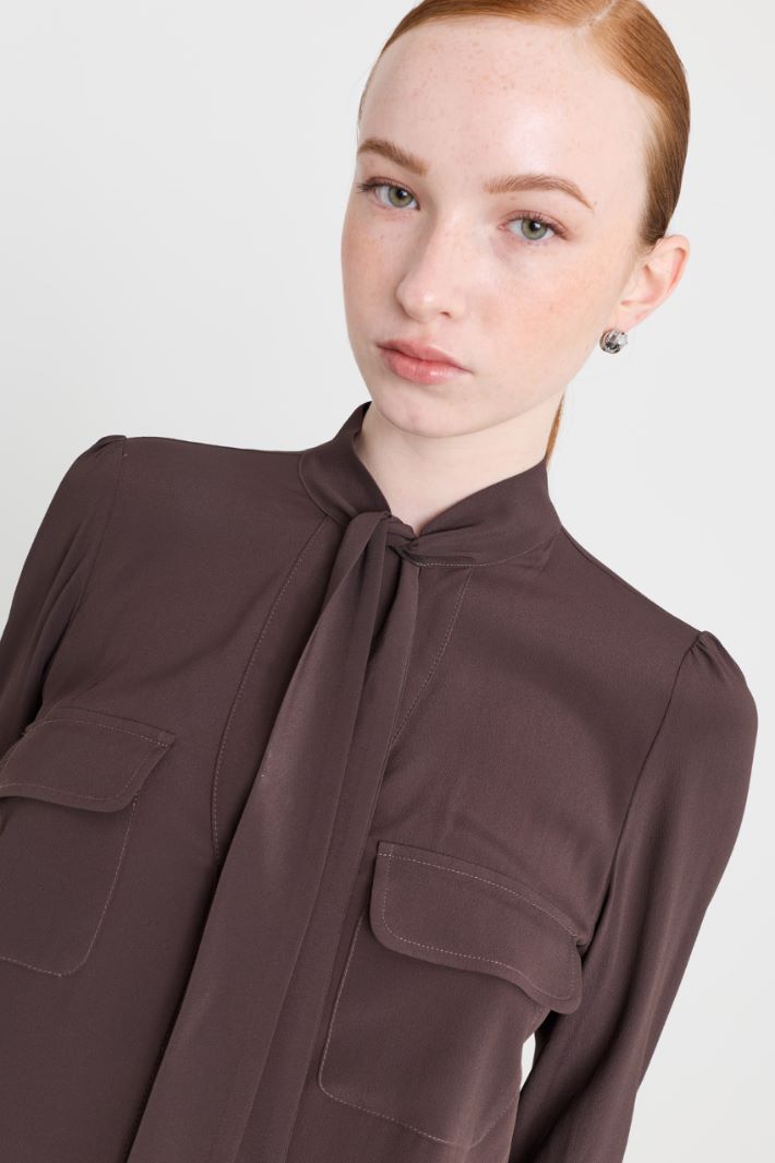 Camicia sfiancata con tasche al petto - MARRONE - Intrend - 3