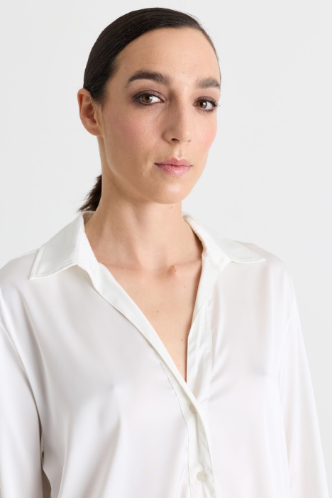 Blusa in raso leggero stretch