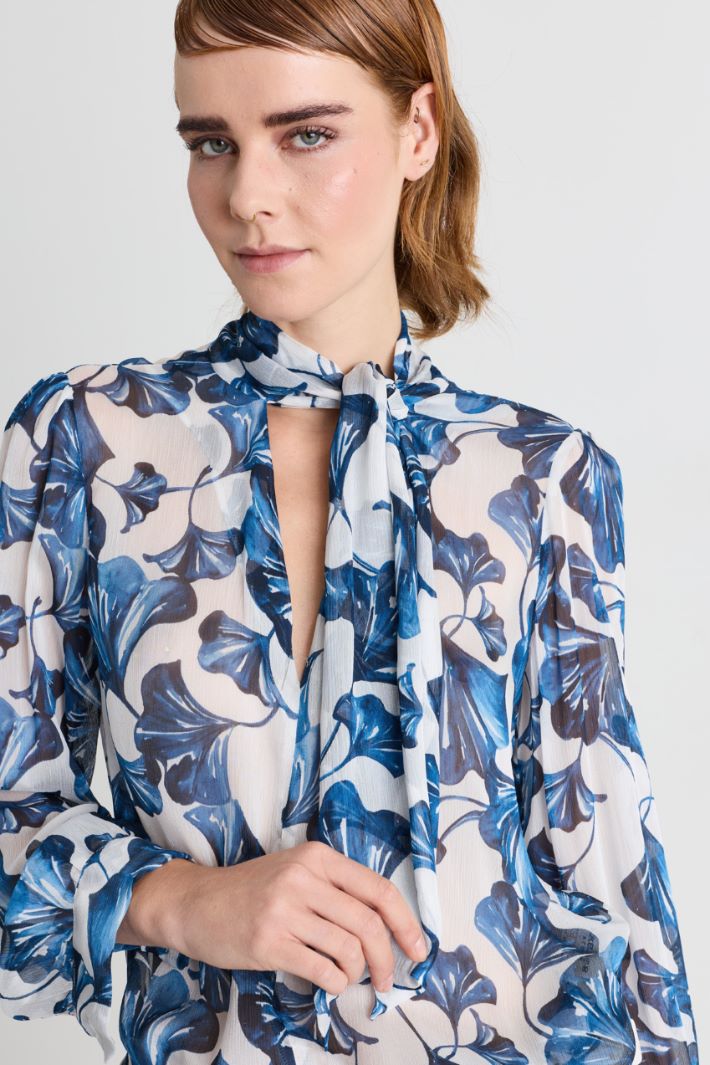 Blusa in creponne stampata - BIANCO AZZURRO - Intrend - 3