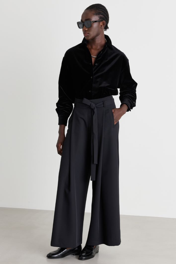 Wide-fit crêpe trousers - BLACK - Intrend