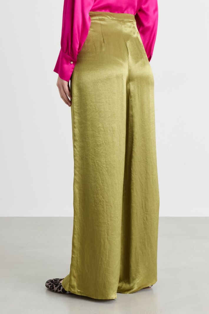 Wide-leg crinkle satin trousers - GREEN - Intrend - 4