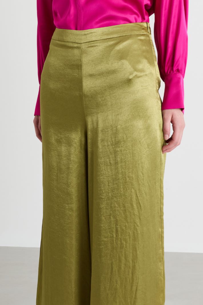 Wide-leg crinkle satin trousers - GREEN - Intrend - 3