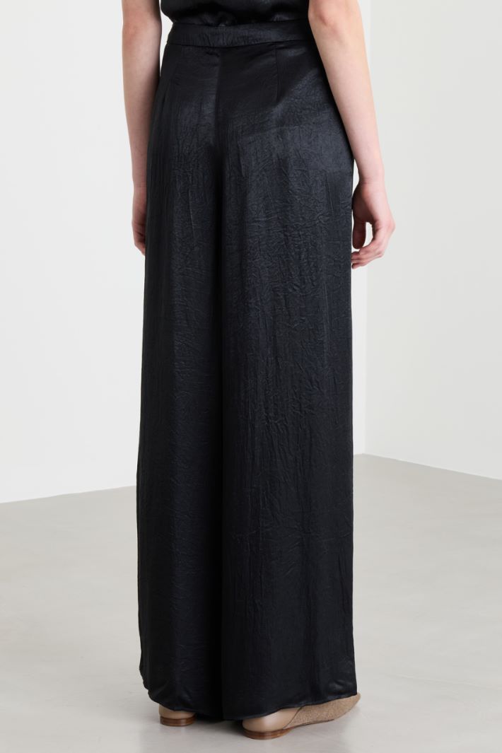 Wide-leg crinkle satin trousers - BLACK - Intrend - 4