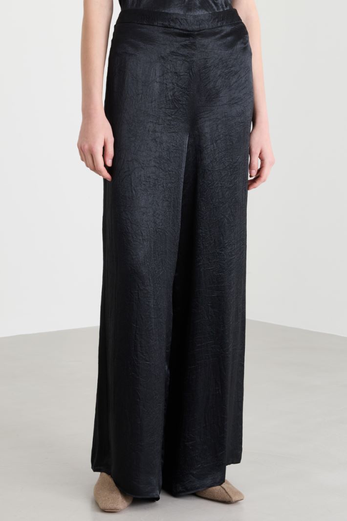 Wide-leg crinkle satin trousers - BLACK - Intrend - 2
